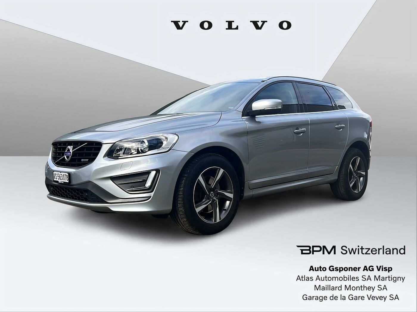 Volvo  2.4 D4 Momentum R-Design AWD