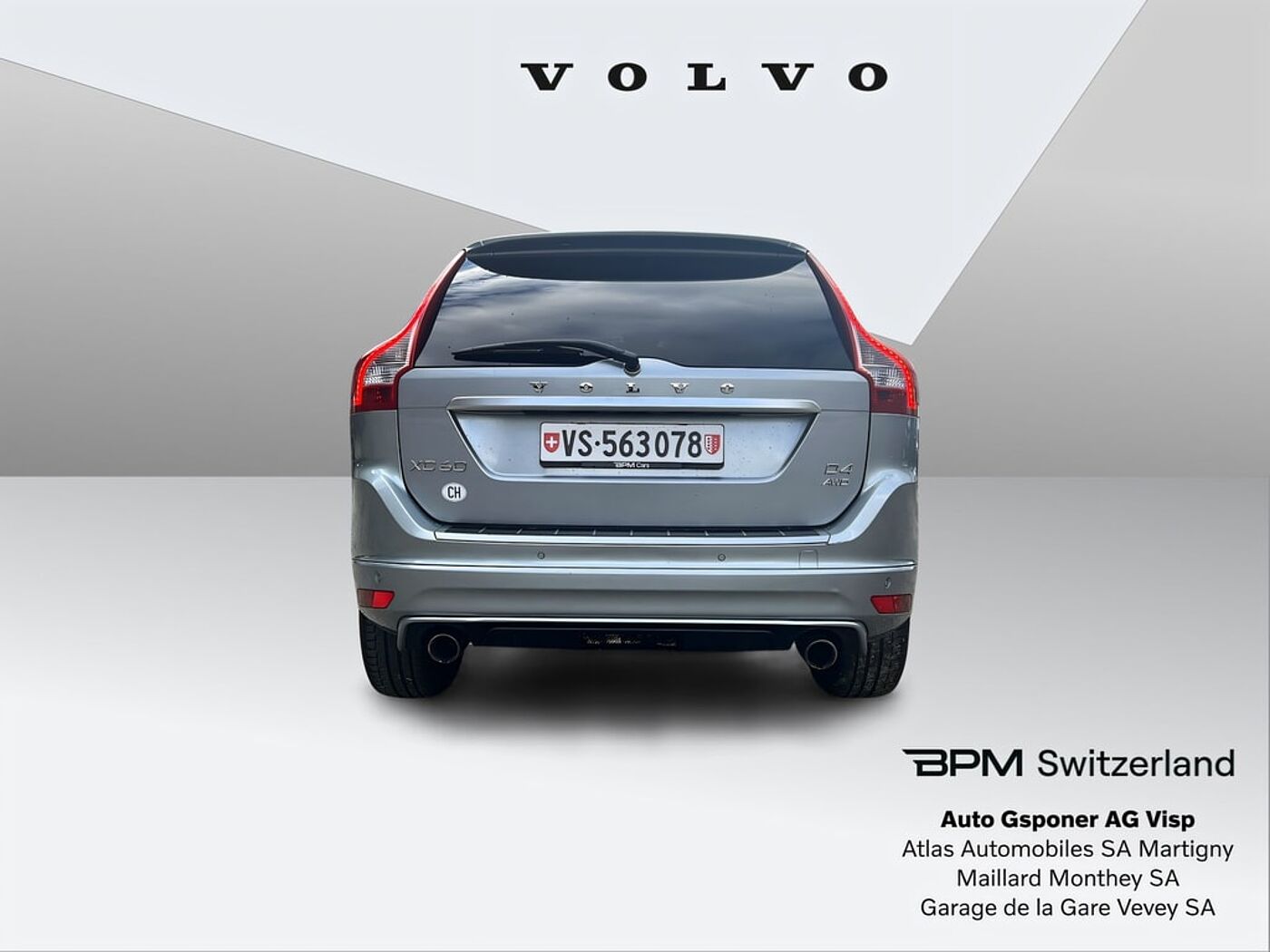 Volvo  2.4 D4 Momentum R-Design AWD