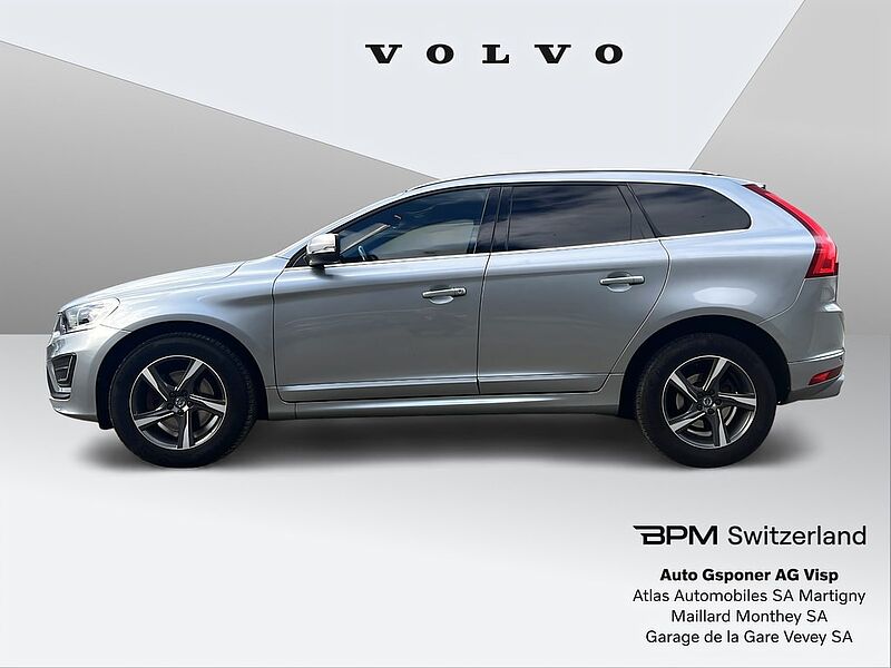 Volvo  2.4 D4 Momentum R-Design AWD