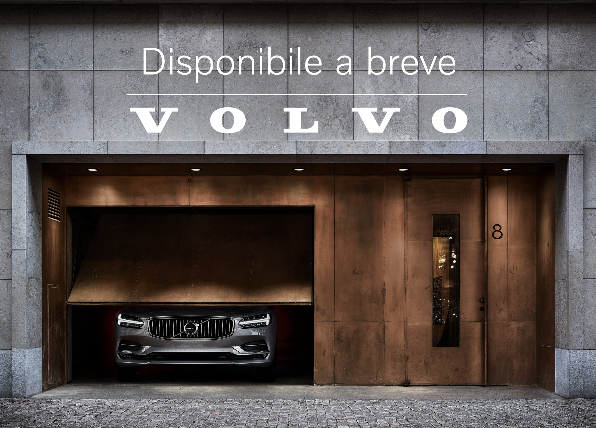 Volvo  P8 AWD  Ultimate
